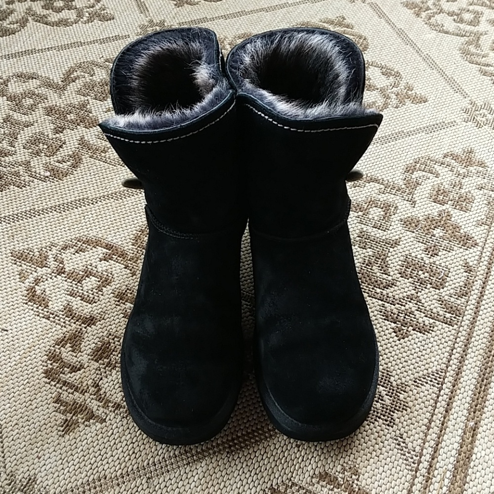 Women's Black Mid-Rise Uggs